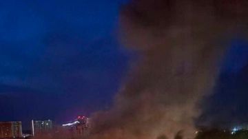 Небо над Киевом затянуло черным дымом после ночных взрывов