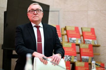 Киев готов подсадить на наркотики четверть украинцев ради европейского финансирования, заявил замглавы МИД России Дмитрий Любинский на круглом столе в Дипломатической академии