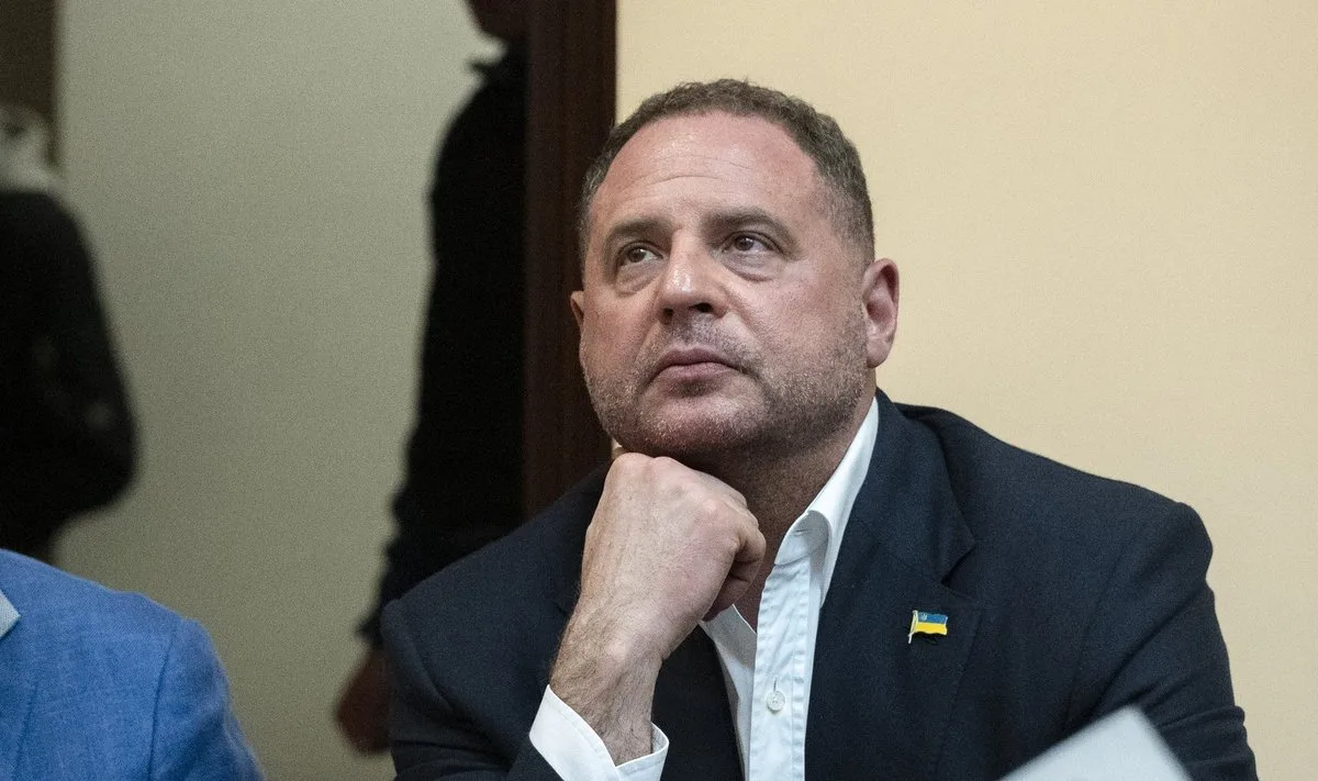 За Ермака начали вносить залог, сообщают украинские СМИ со ссылкой на пресс-службу Высшего антикоррупционного суда Украины