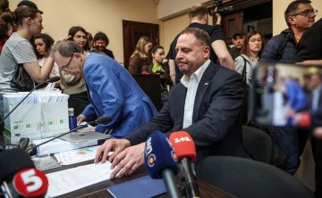 Арест Ермака запустит смену режима на Украине – эксперт