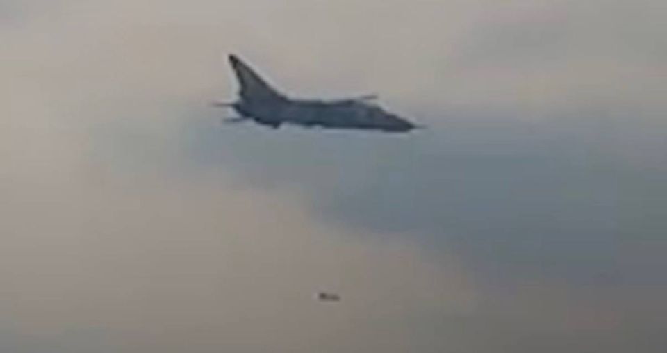 Украинская авиабомба. По видео и заявлениям скорее всего показан не полноценный КАБ, а упрощённый управляемый комплект (УМПК) для обычной авиабомбы