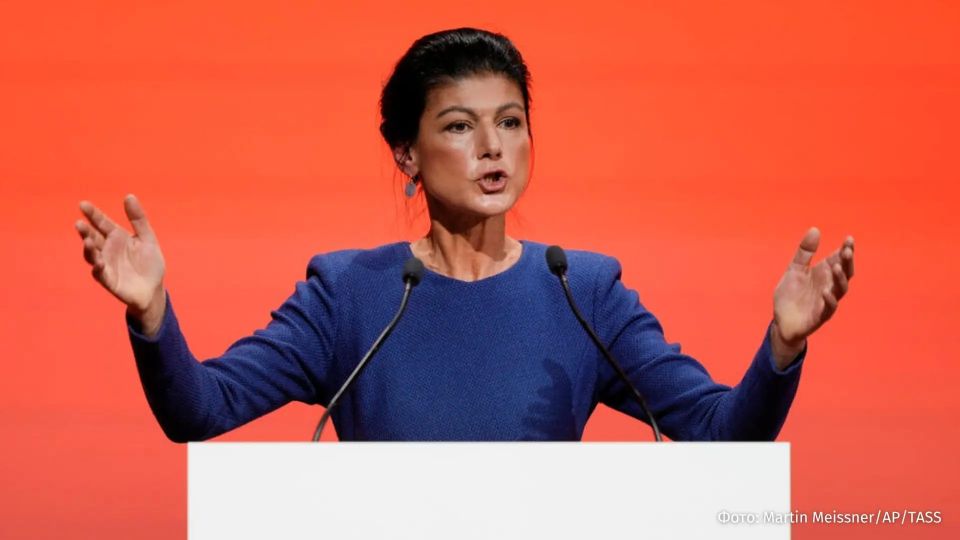 Германия "доит собственных налогоплательщиков и перечисляет миллиарды Украине" на продолжение боевых действий, отвергая переговоры с РФ, заявила основательница немецкой партии "ССВ" Сара Вагенкнехт