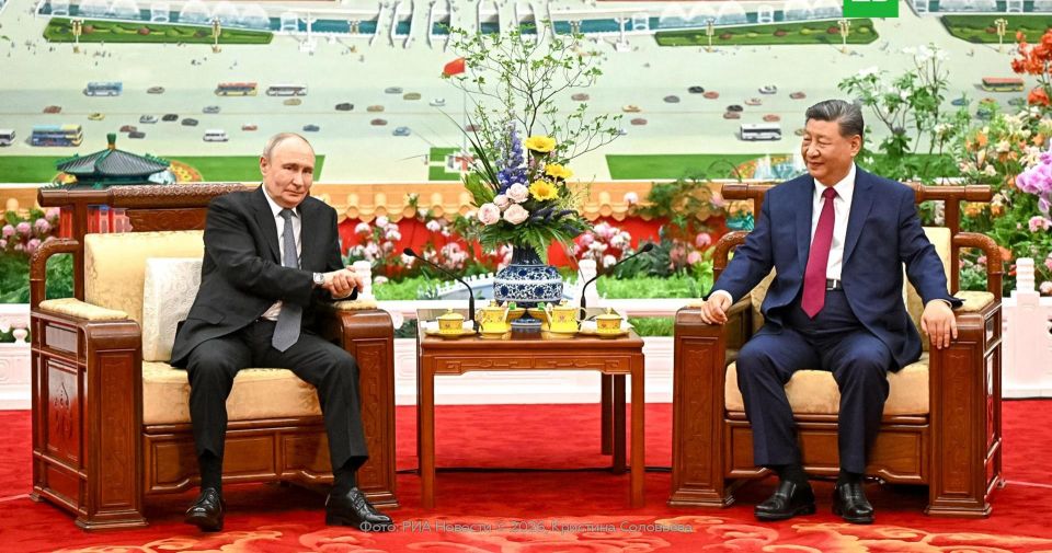 Путин и Си Цзиньпин побеседовали за чаем