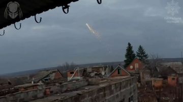 Российский дрон в Константиновке магниевой смесью выжигает антидроновые сетки