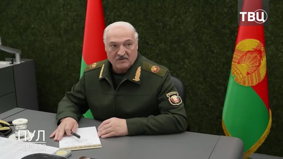 Лукашенко заявил, что никак не реагирует на болтовню из Киева, в том числе от Зеленского