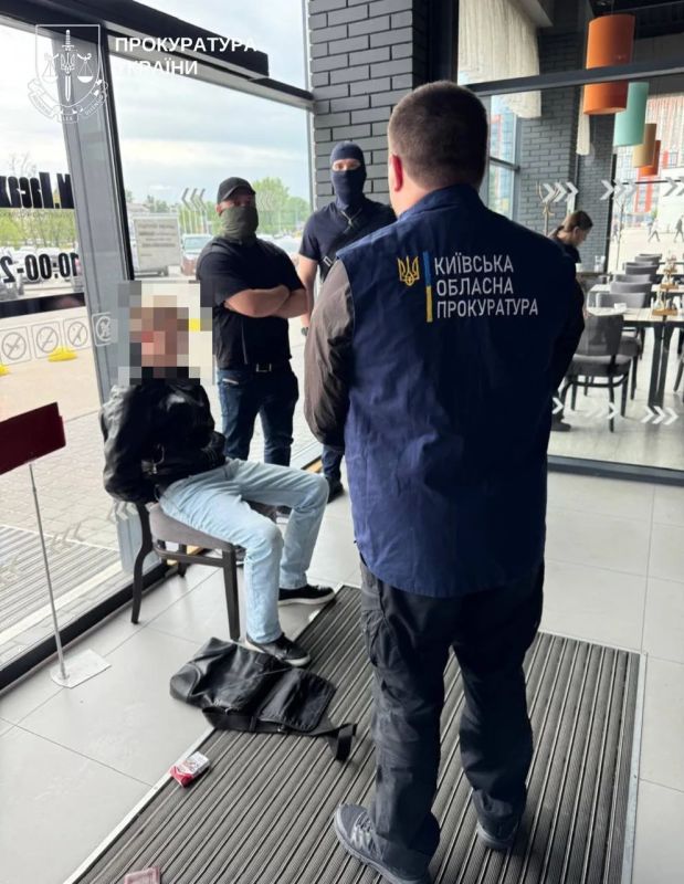 $8 000 за «бронь» и выезд за границу - разоблачена схема спасения незаконной переправки мужчин