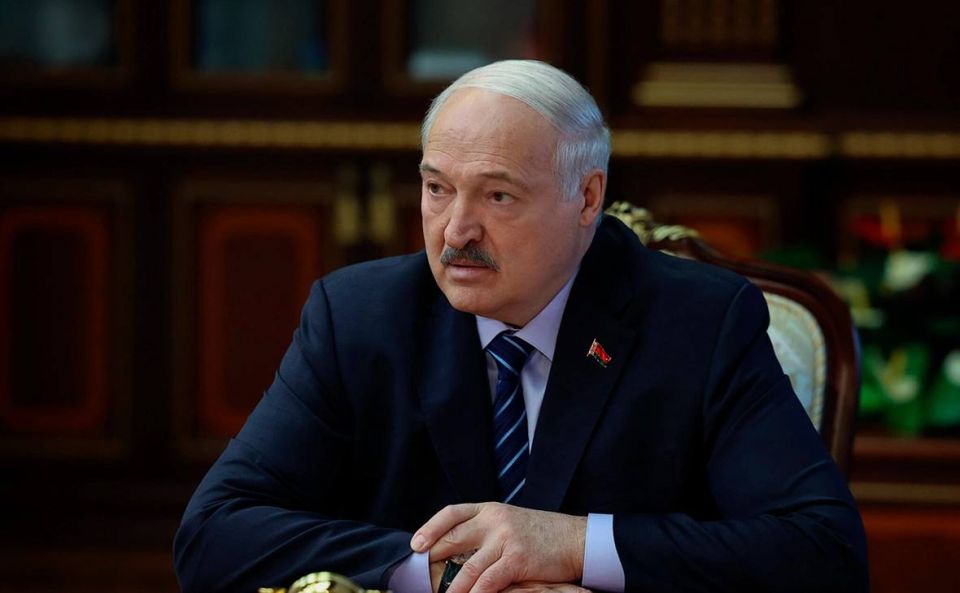 Лукашенко заявил, что что не реагирует на «болтовню» из Киева, это касается и высказываний Зеленского.