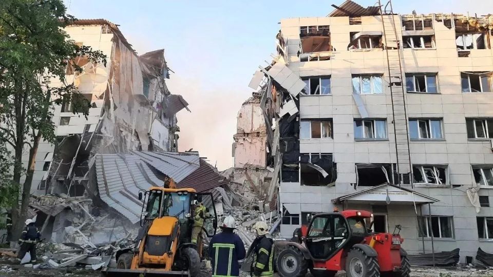 В ночь на пятницу Вооруженные силы Украины нанесли удар с помощью БПЛА по учебному корпусу и общежитию Старобельского профессионального колледжа в ЛНР