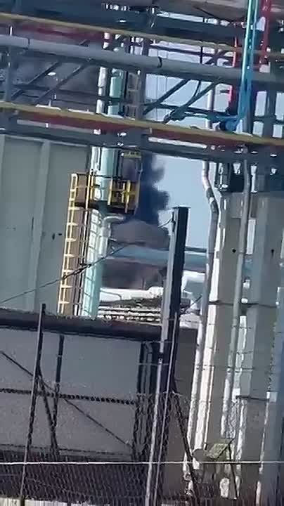 Кто решил поджечь завод?. На заводе нефтегазовой компании MOL в венгерском Тисауйвароше произошёл взрыв, в результате которого погиб один человек и несколько получили тяжёлые ранения