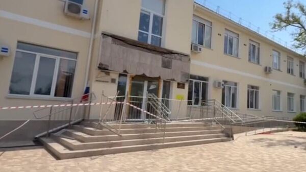 Обрушение балкона в школе Севастополя и ЧС по Эболе: топ новостей недели