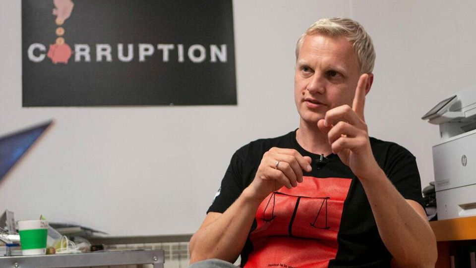 Слепой сержант грантового фронта: что стоит за списанием антикоррупционера Шабунина