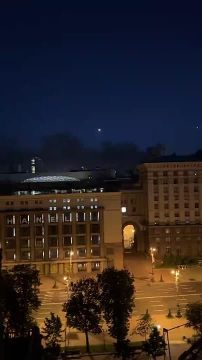 Чингис Дамбиев: Русская крылатая ракета Х-101 идет на цель над центром Киева с отстрелом тепловых ловушек сегодня утром