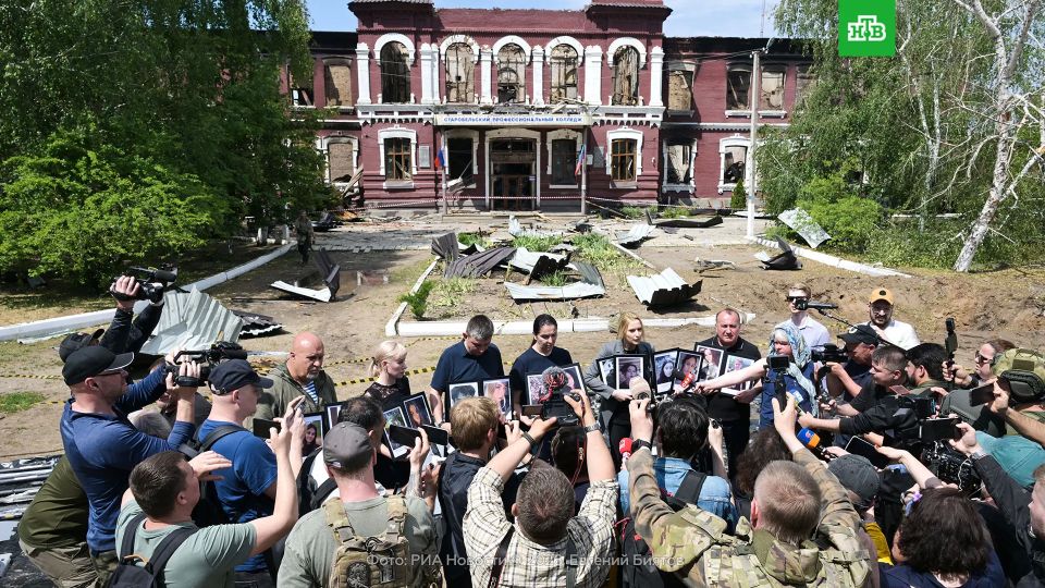 На месте трагедии: группе иностранных журналистов показали общежитие и колледж в Старобельске, по которым ВСУ нанесли смертоносный удар