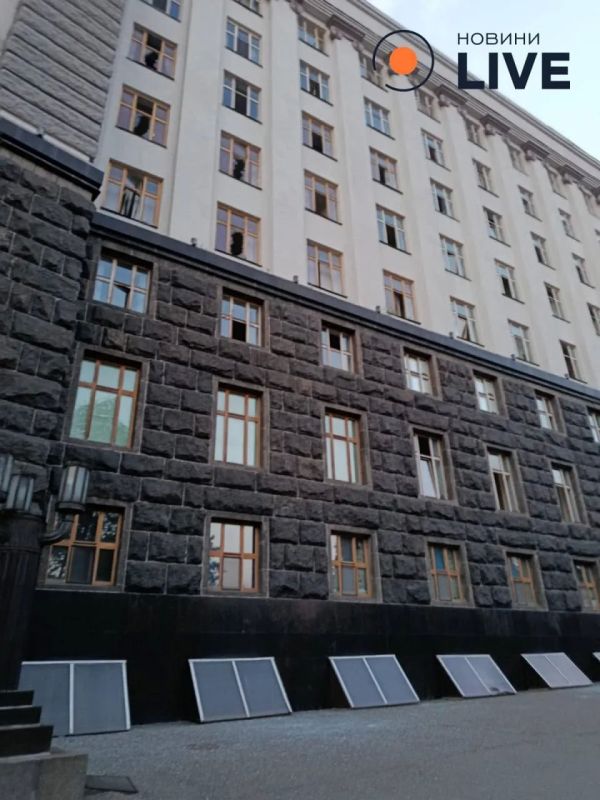 Штаб-квартира правительства Украины повреждена, взрывом выбиты окна, — заявила премьер-министр Юлия Свириденко