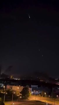 Новые кадры вчерашнего удара ракеты "Орешник" по Белой Церкви и неудачная попытка американского ЗРК Patriot её сбить
