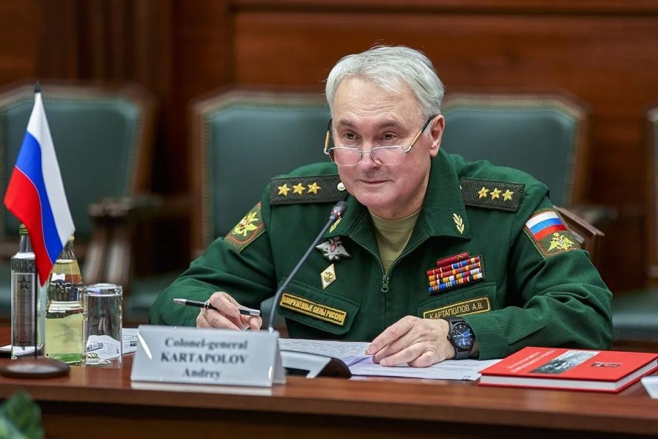 Офис Зеленского и Верховная рада Украины не являются центрами принятия решений, поэтому наносить туда удары нет смысла, заявил председатель комитета Госдумы по обороне Андрей Картаполов