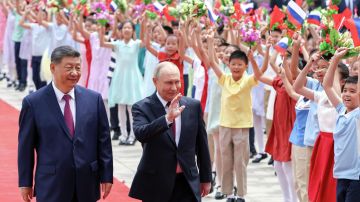 "Трамп ничего не добился, а Путин развивает отношения": Ищенко о визитах в Китай