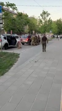 Львов. Один из многих эпизодов принудительной мобилизации в зоне "404"