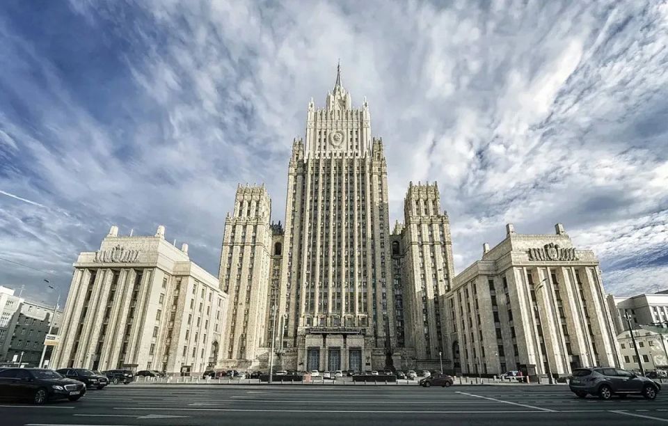 Михаил Онуфриенко: По поручению Президента Российской Федерации В.В.Путина С.В.Лавров официально довел до американской стороны информацию о том, что в ответ на продолжающиеся террористические атаки киевского режима против...
