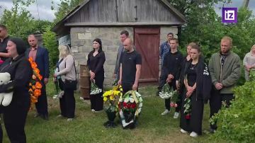 В поселке Александрополь прощаются со студенткой, погибшей после удара ВСУ по колледжу в Старобельске — Анастасия Коваленко отпраздновала свои 19 лет две недели назад, а сейчас ее хоронят в закрытом гробу
