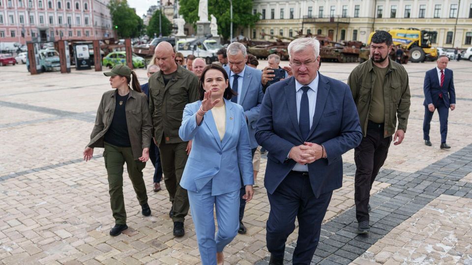 Визит Тихановской - символ нового витка напряженности: украинские эксперты о "втором фронте"