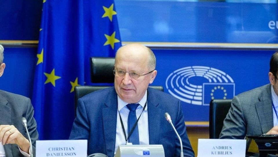 Еврокомиссар призвал страны ЕС отдать оружие Украине