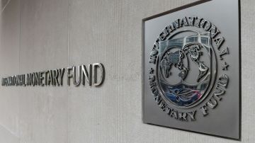 Миссия МВФ проведет на Украине пересмотр программы финансирования