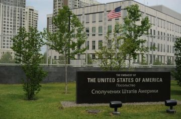 Первый пошёл.
.
Посольство США покинуло Киев после предупреждений России, заявила Кая Каллас:
«Из того, что мы слышали из Украины вчера, все посольства остаются, кроме одного