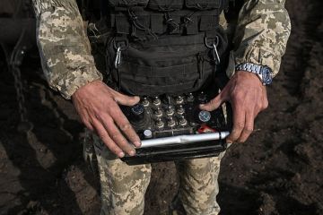 ВСУ ударили по детской площадке в Херсоне, погибли мужчина и двое детей ранены