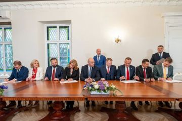 Четыре партии подписали коалиционный договор и декларацию