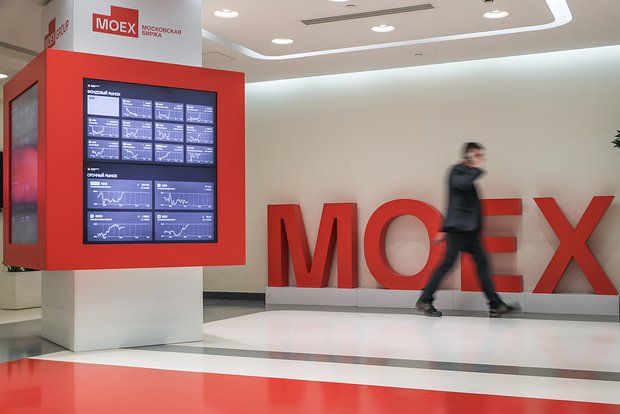 Индекс Мосбиржи опустился ниже 2560 пунктов впервые с ноября прошлого года