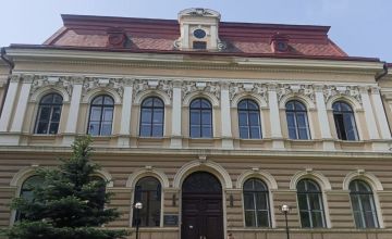 В Черновцах нацисты-деколонизаторы на здании на улице Университетской стерли фамилии выдающихся мировых ученых российского происхождения — от Ломоносова и Лобаческого до Менделеева и Попова