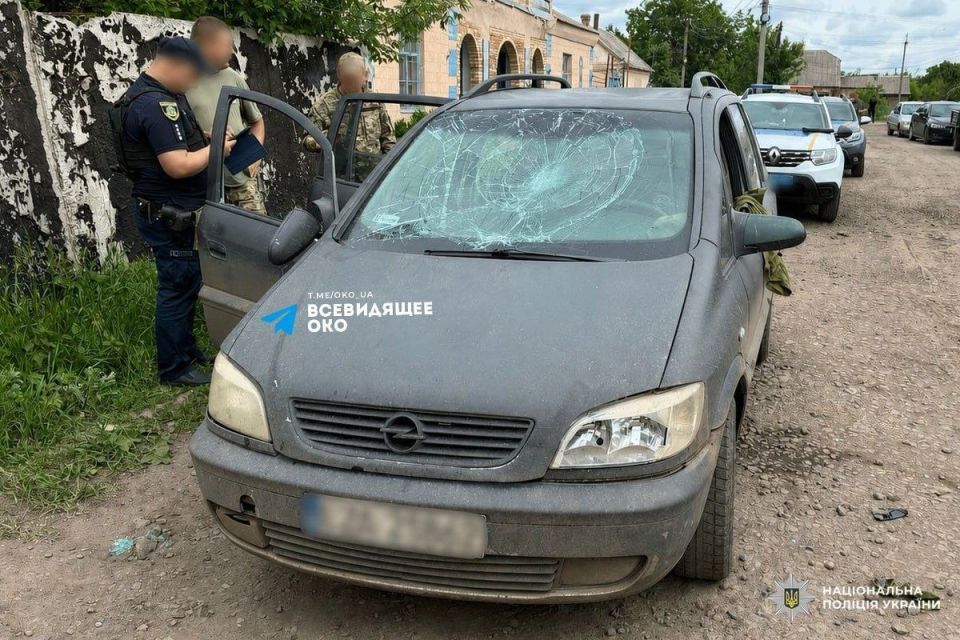 В Харькове неизвестные разбили тачку "группы оповещения", а саму группу оповестили о том, что им тут не рады