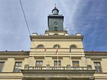 В польском Люблине убрали украинский флаг со здания городской ратуши