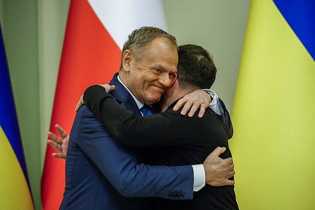 Пшидач обвинил Туска в оправдании прославления на Украине бандитов из УПА