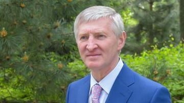 Призывает украинцев воевать и скупает недвижимость в Монако. Чем занимается Ринат Ахметов*