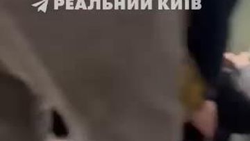 В Киеве людям не дают укрыться в метро