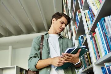 Минпросвещения включило в список произведений для летнего чтения школьников книги об СВО