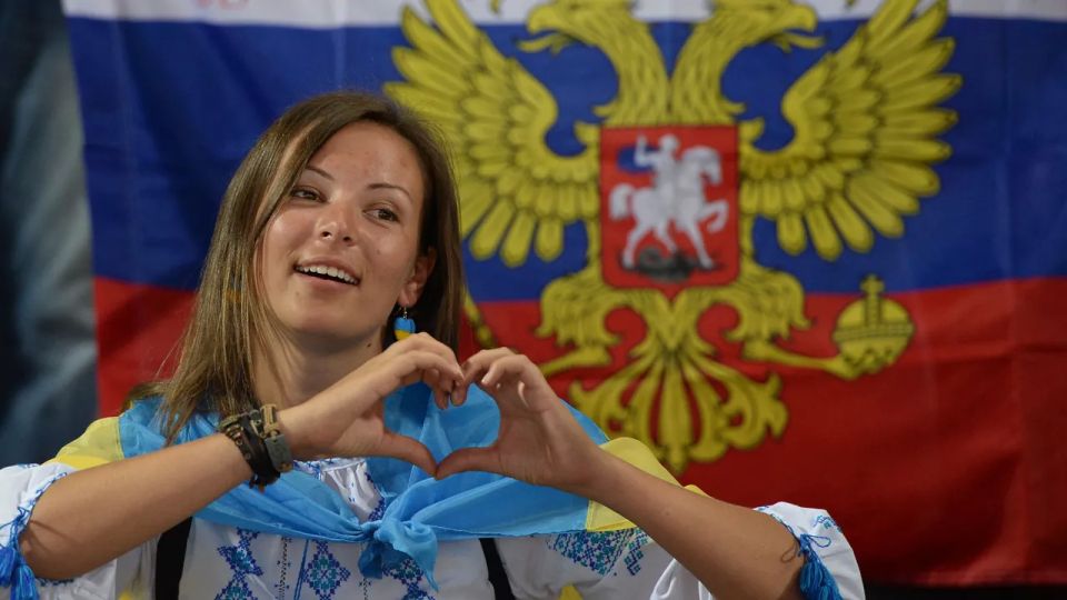 Отказ от русского языка и культуры разрушает Украину изнутри – украинский политик