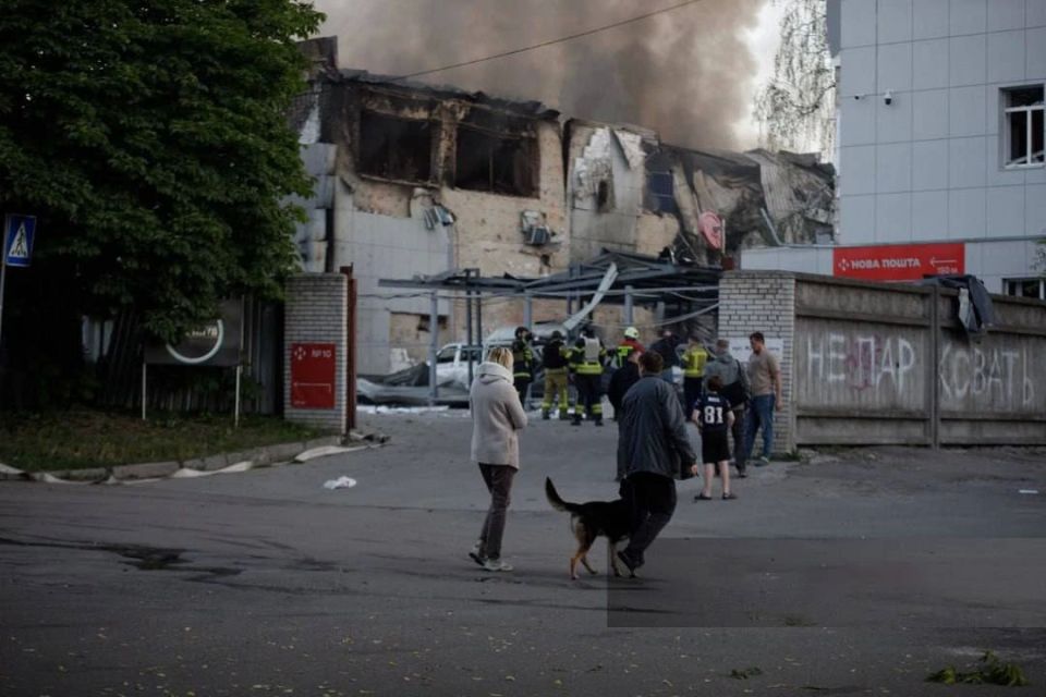 Еще один "мирный объект", пораженный в ходе ночной атаки: