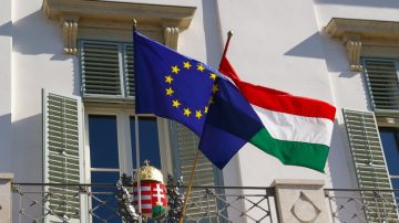 Politico: Венгрия может снять вето на вступление Украины в Евросоюз
