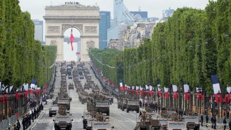 Военный парад во Франции, приуроченный ко дню взятия Бастилии, пройдет в более милитаризированном формате — в нем примут участие около 10 тыс