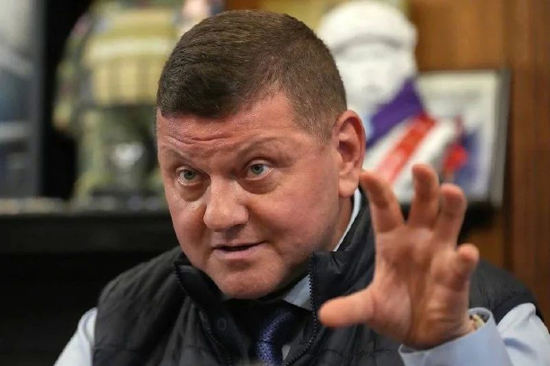 «Золотой посол»: Украинские СМИ распространили информацию о том, что бывший главком, а ныне посол Валерий Залужный приобрёл квартиру в элитном районе Великобритании