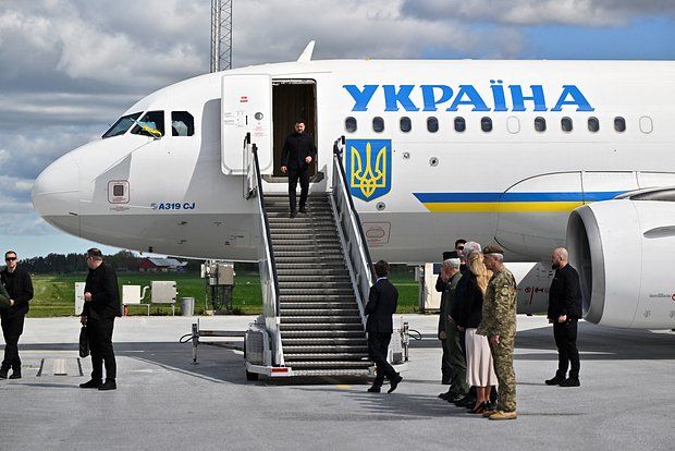 Зеленский отказался лететь в Великобританию через Польшу после скандала