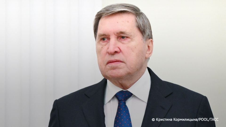 Москва сохраняет закрытые контакты с Киевом, сообщил Ушаков журналисту "Вестей" Зарубину