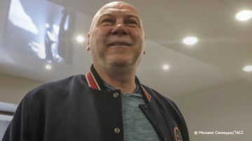 Чемпиона мира по хоккею 1993 года Андрея Николишина внесли в базу экстремистского сайта "Миротворец"