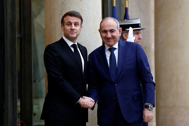 Депутат Станоевич: Поздравление Макрона Пашиняну является плохим знаком для Армении