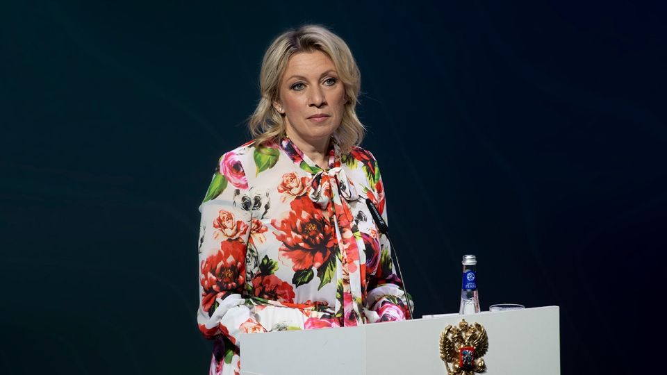 Захарова заявила, что Зеленский спустил украинцев в «казино войны»