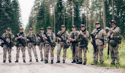 Молодых латышских патриотов готовят по польско-британским рецептам