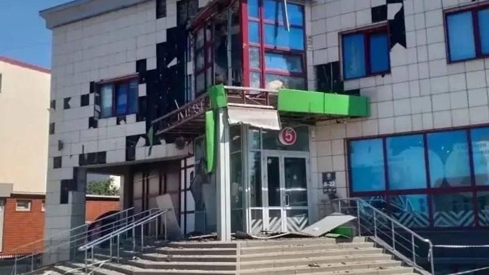 БПЛА ВСУ ударил по коммерческому объекту в Белгородском округе - ранены дети